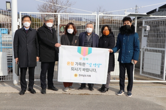 김기성 전남도의원, 설 맞이 사회복지시설 위문품 전달/사진=전남도의회
