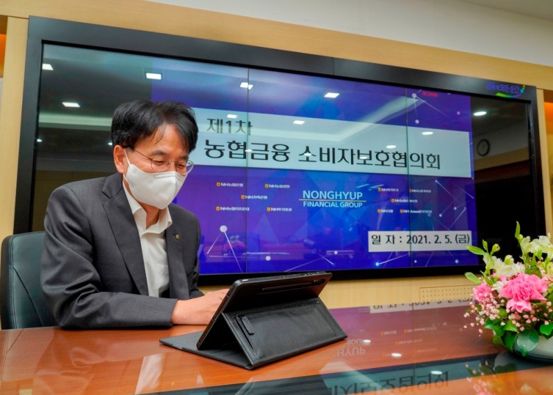 5일, 서울 중구 소재 NH농협금융지주 본사 회의실에서 개최된 제1차 「농협금융 소비자보호협의회」에서 손병환 농협금융 회장이 협의회를 주재하고 있다.
