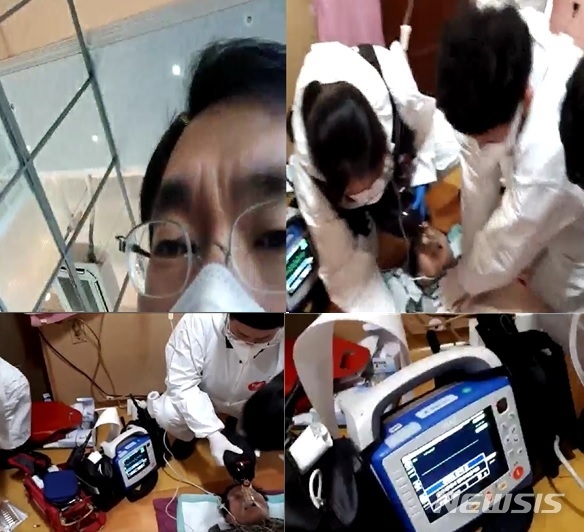 119구급대원이 모바일 애플리케이션을 활용해 응급의학전문의(의사)로부터 실시간 현장 응급처치를 지도받고 있다. (사진= 소방청 제공)