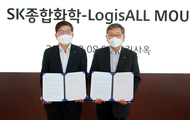 (왼쪽) SK종합화학 나경수 사장, (오른쪽)로지스올서병륜 회장