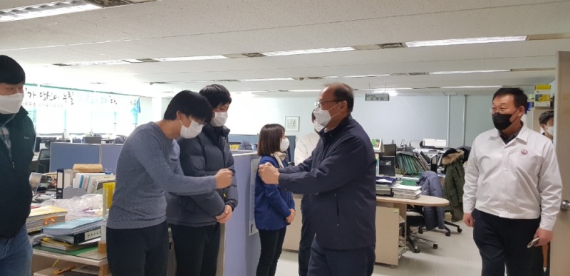 김태환 농협 축산경제대표이사, 설 성수기 축산현장 찾아 직원 격려