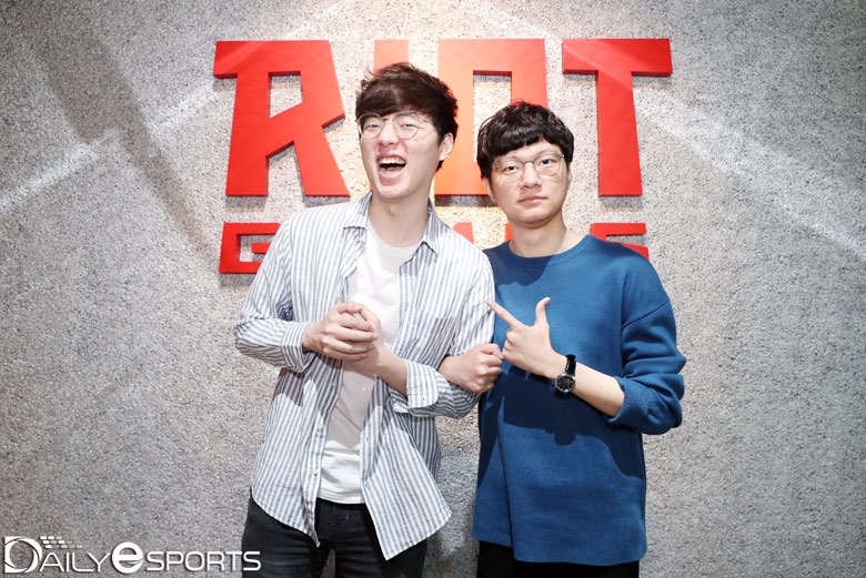 오는 9일 미복귀 전역하는 '캡틴잭' 강형우(왼쪽)와 전 CJ 엔투스 동료 '매드라이프' 홍민기.