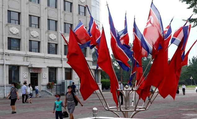 제72주년 북한 정권 수립 기념일인 지난해 9월9일 평양 거리에 북한 국기가 펄럭이고 있다.