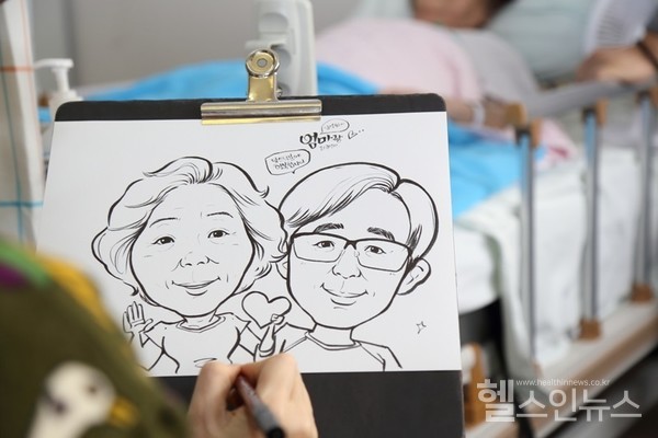 원자력병원호스피스완화의료센터가설맞이행사중하나로초상화캐리커쳐그려주기를진행했다.