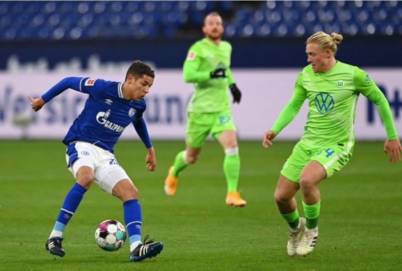 샬케 04는 단순한 팀이름으로 분데스리가에서 한국팬들에게 관심을 끌고 있다. 사진은 샬케 04와 볼프스부르크 경기.