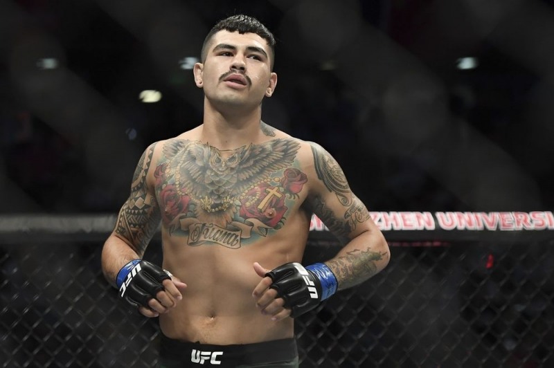 주짓수 강자 비에이라, 언더독 헤르난데스에게 서브미션패. 연승 마감-UFC 미들급