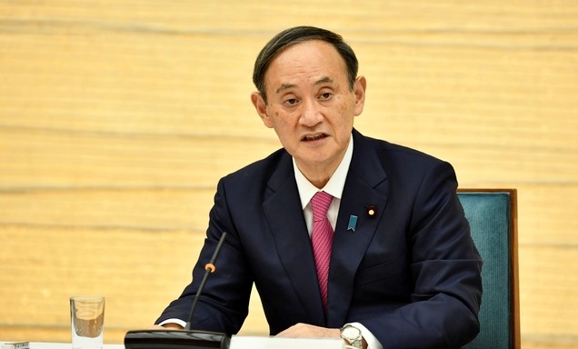 스가 요시히데 일본 총리는 14일 각료회의에서 1주일 정도 최대 진도 6강 여진에 주의해야 한다고 밝혔다. 사진은 스가 총리가 지난달 22일 총리 관저에서 코로나19 대책 본부 회의를 갖고 발언하는 모습.