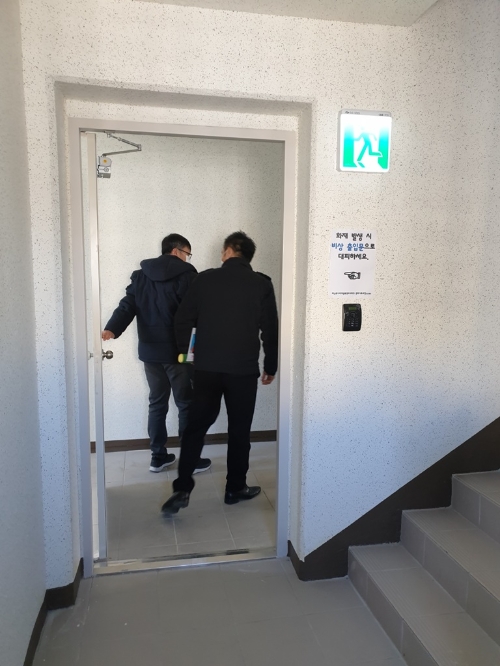 비상구 폐쇄 등 단속 모습