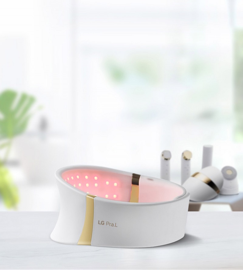 (사진=LG전자) LG 프라엘 더마 LED 넥케어는 연세의대 세브란스병원 피부과, 글로벌의학연구센터 등과 진행한 임상시험 결과 효능과 안전성을 모두 인정받았다. 사진은 LG 프라엘 더마 LED 넥케어 제품 이미지