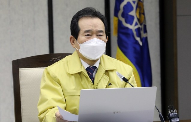 정세균 국무총리(중앙재난안전대책본부장)가 지난 16일 오전 정부세종청사에서 신종 코로나바이러스(코로나19) 중앙재난안전대책본부 회의를 주재하며 모두발언을 하고 있다.