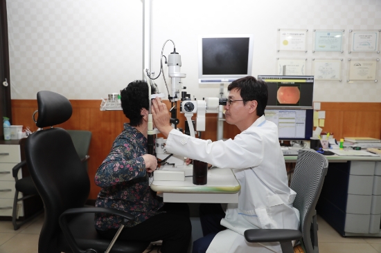 보성군이 시니어 인구를 위해 시행하고 있는 보건·의료 시책이 수혜자들의 호평을 받고 있다/사진=보성군