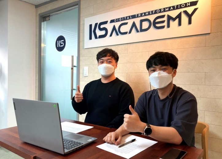 사진=부울경 RPA 추진 사업단 최영진(왼쪽), RPA 사업본부 신대철(오른쪽) 프로