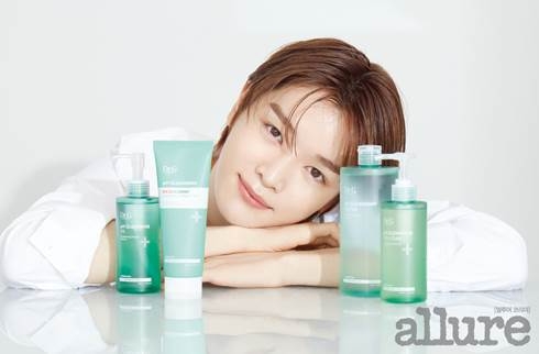 NCT 성찬과 진행한 얼루어 3월호 화보 중 일부