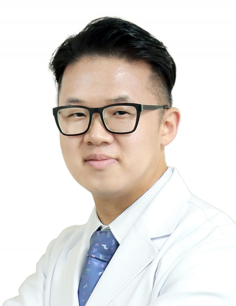 극심한 허리 통증 불러오는 척추관협착증, 치료 방법은?