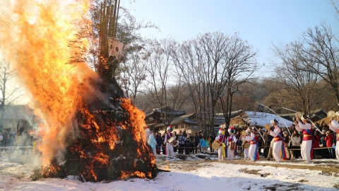 한국민속촌의 달집태우기