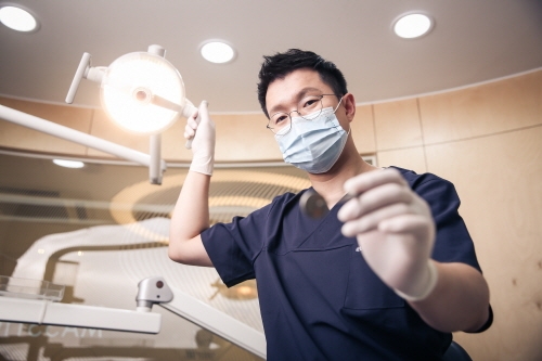 라미네이트 부작용이 걱정이라면, 자연치아 최대한 보존해야!