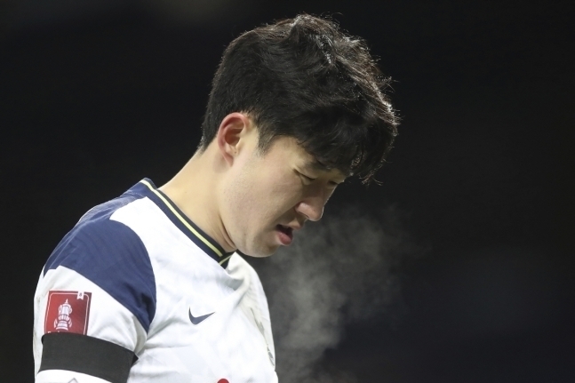 "손흥민의 엔진이 닳기 시작했다” 토트넘 커뮤니티 사이트 “손흥민 체력, 가혹한 EPL에 취약"