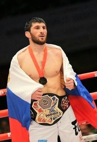 안칼라예프 6연승. '피니시 아티스트' 크릴로프에 판정승-UFC라이트헤비급