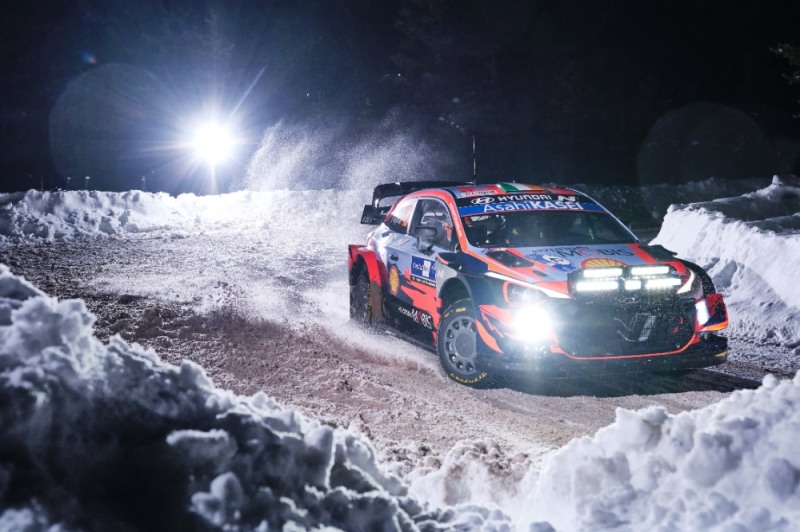 '2021 월드랠리챔피언십’ 2차 대회 핀란드 북극 랠리에서 현대자동차 ‘i20 Coupe WRC’ 랠리카가 주행하고 있는 모습.
