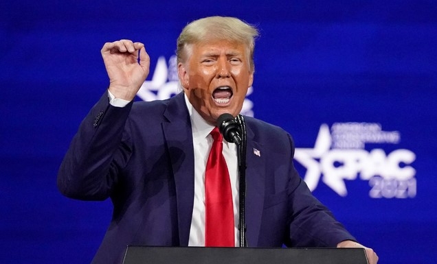 도널드 트럼프 전 미국 대통령이 2월28일(현지시간) 미 플로리다주 올랜도에서 열린 보수정치행동회의(CPAC)에 참석해 연설하고 있다. 트럼프는 "민주당의 대선 사기로 선거를 훔쳤다"라고 주장하며 "그들을 패배시키기 위해 세 번째 결심을 할 수도 있다"라며 차기 대선 출마 가능성을 시사했다.