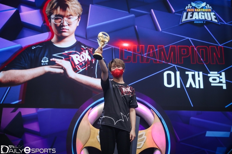 카트라이더 리그 두 버의 개인전 우승을 차지한 성남 락스 이재혁.
