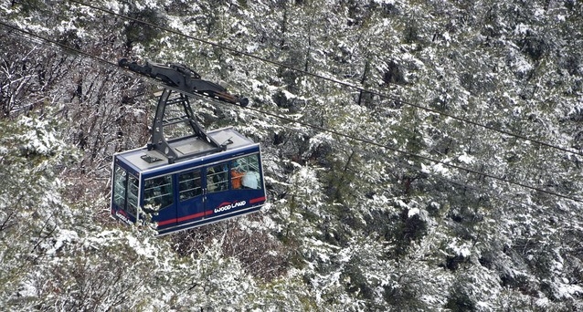 2일 오후 대구 남구 대명동 앞산에 눈이 쌓여 멋진 설경을 연출하고 있다.