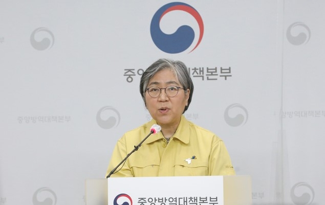 정은경 중앙방역대책본부장(질병관리청장)이 3일 오후 충북 청주 질병관리청에서 신종 코로나바이러스 감염증(코로나19) 예방접종 이상반응 신고사례와 조사 경과를 발표하고 있다.