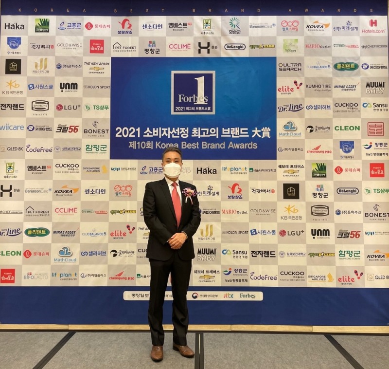 (왼쪽부터) 이훈범 중앙일보 칼럼니스트 겸 콘텐츠총괄, 호텔스닷컴 코리아 김상범 대표