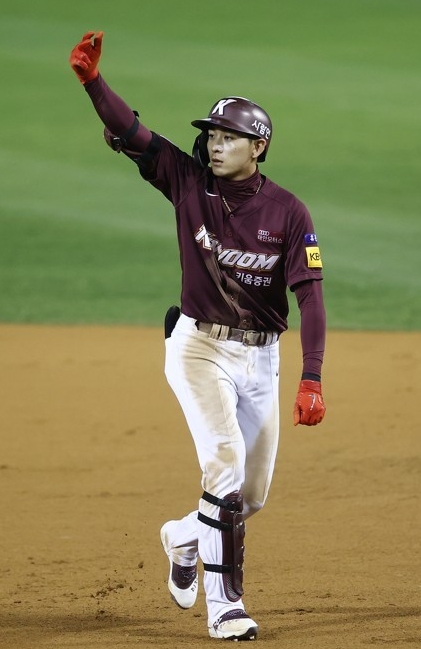 올해 5년차를 맞는 키움의 이정후는 3년차이던 2019년부터 올해까지 3년 연속 해당 연차 최고 연봉 신기록을 세웠다