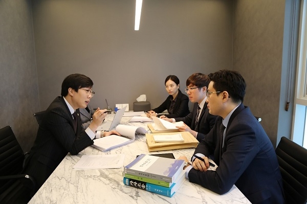 형사전문변호사, “온라인그루밍, 신속하게 대처 필요”