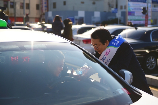 지난해 김종식 시장 목포사랑운동 캠페인 활동 모습/사진=목포시