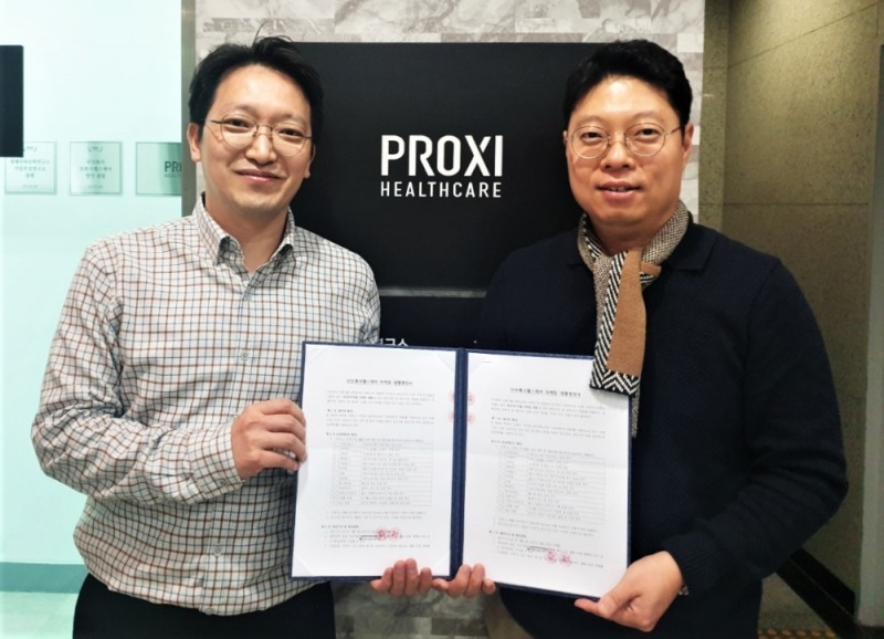 사진=김영욱 프록시헬스케어 대표(왼쪽)와 정진엽 크루미디어 대표