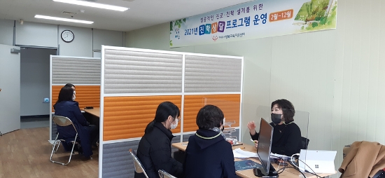여수시가 지난 2월 17일부터 27일까지 여수시행복교육지원센터 2층 상담실에서 관내 고등학교 학생들을 대상으로 ‘겨울방학 기간 중 1:1 맞춤형 진학상담’을 실시했다./사진=여수시