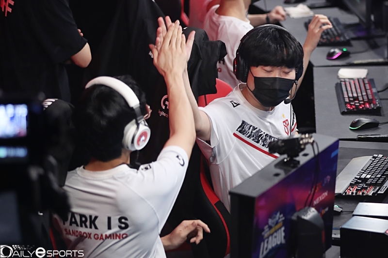 샌드박스 게이밍.