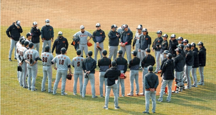 지난 1일 2021시즌 스프링캠프를 마친 한화 선수들