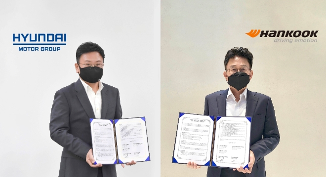 권오륭 현대차ᆞ기아 모빌리티플랫폼사업실장 상무(왼쪽)와 구본희 한국타이어 연구개발혁신총괄 전무