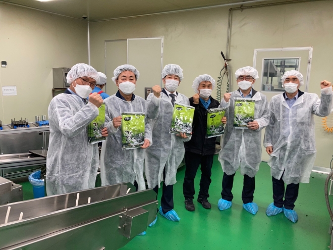 왼쪽 두번째부터 NH농협무역 김재기 대표이사, 광천농협 이보형 조합장