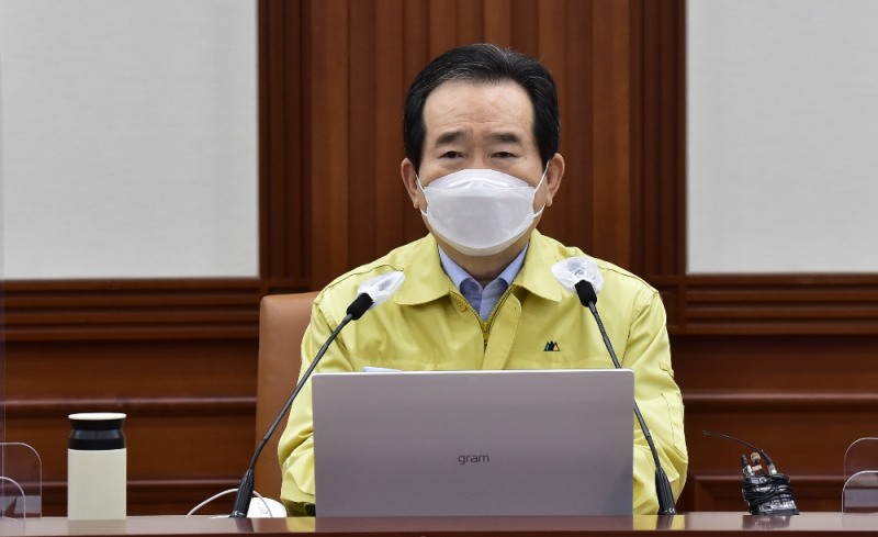 정세균 국무총리가 12일 오전 서울 종로구 정부서울청사에서 열린 코로나19 중앙재난안전대책본부(중대본) 회의에 참석해 발언하고 있다. (공동취재사진)