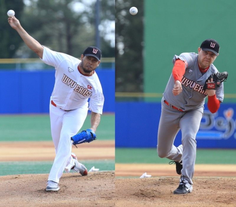 SSG의 새로운 외국인투수인 폰트(왼쪽)와 르위키