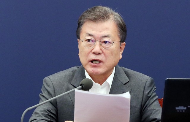 문재인 대통령이 15일 오후 청와대 여민관에서 열린 수석·보좌관회의에 참석해 발언하고 있다.