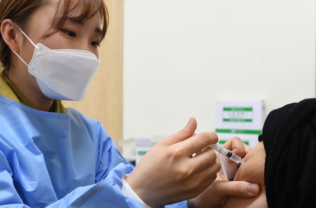 거창군 코로나19 1차 대응요원 백신접종.