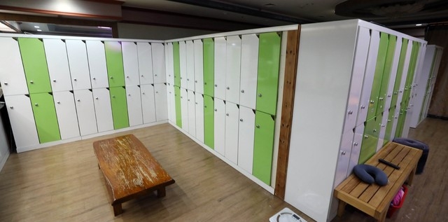 지난해 11월30일 서울 종로구 한 한증막 업소의 목욕탕 탈의실이 비어 있다.