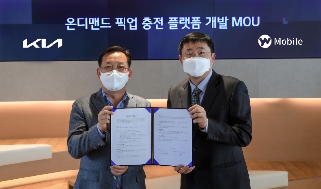 (사진 왼쪽부터) 기아 판촉전략실장 오용진 상무, YW모바일 이영석 대표이사