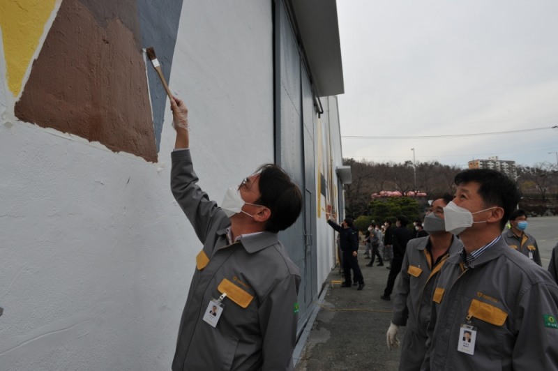 박재용 태광산업 섬유사업부문 대표이사(사진 왼쪽)