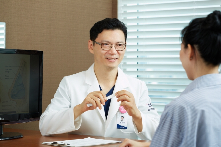 아이디성형외과 방치영 원장(성형외과 전문의)