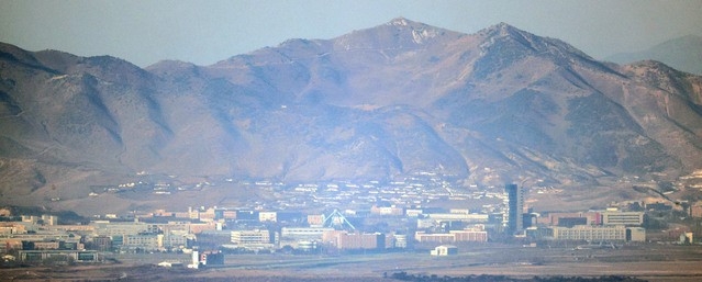 경기 파주시 접경지역에서 바라본 북측.