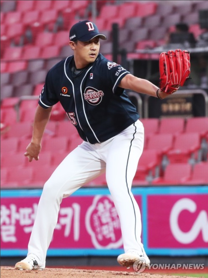 재활이 끝나지 않아 FA 계약을 맺지 못하고 있는 이용찬이 건강한 몸으로 복귀하면 두산은 불안한 마운드에 천군만마를 얻는 격이다