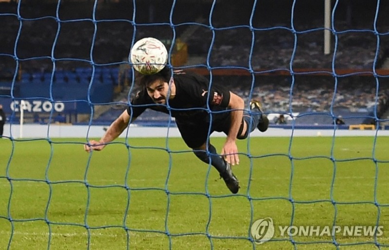 헤딩 결승골을 터트리는 맨시티의 일카이 귄도안. (로이터=연합뉴스)