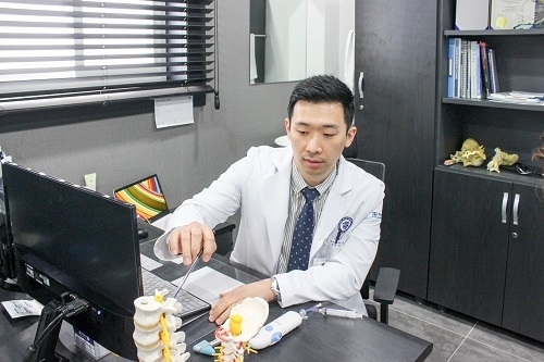 허리디스크, 젊은층도 구부러진 자세로 충분히 발생할 수 있어