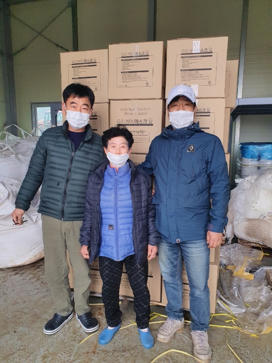 신안군 안좌면 향우 김영준 씨, 코로나19 예방마스크 기증/사진=신안군